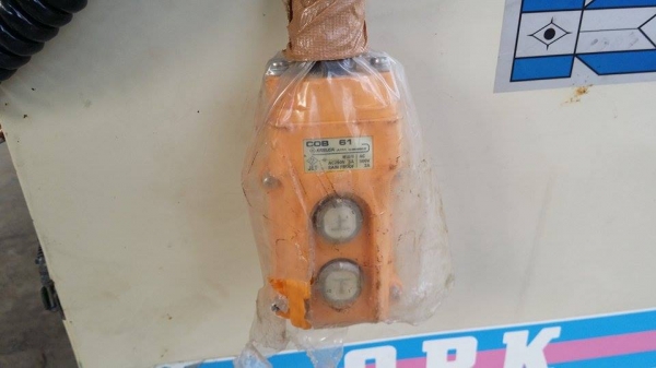 ลิฟต์ยกของไฟฟ้า เก่าญี่ปุ่น สามารถใช้ยกสิ่งของต่างๆได้อย่างสะดวก การเคลื่อนย้ายง่ายเนื่องจากมีล้อในการเคลื่อนที่