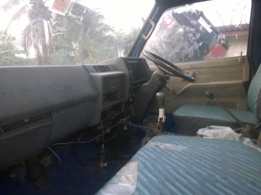 NPRดั้ม รถห้างขายราคาตัดให้พ่อค้าเอาไปทำต่อทำฝาท้ายและฝาหน้าและพ้นสีกะบพก็เสร็จเครื่องดี ครัชซีสวย ทะเบียน ม79 เครื่องยังไม่ได้ลงเล่ม ขายได้ขาย ถ้ายังขายไม่ได้สิ้นเดือนจะไปทำสีกระบะและฝาท้าย