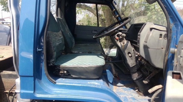 NPRดั้ม รถห้างขายราคาตัดให้พ่อค้าเอาไปทำต่อทำฝาท้ายและฝาหน้าและพ้นสีกะบพก็เสร็จเครื่องดี ครัชซีสวย ทะเบียน ม79 เครื่องยังไม่ได้ลงเล่ม ขายได้ขาย ถ้ายังขายไม่ได้สิ้นเดือนจะไปทำสีกระบะและฝาท้าย