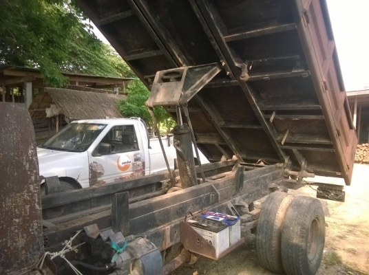 NPRดั้ม รถห้างขายราคาตัดให้พ่อค้าเอาไปทำต่อทำฝาท้ายและฝาหน้าและพ้นสีกะบพก็เสร็จเครื่องดี ครัชซีสวย ทะเบียน ม79 เครื่องยังไม่ได้ลงเล่ม ขายได้ขาย ถ้ายังขายไม่ได้สิ้นเดือนจะไปทำสีกระบะและฝาท้าย