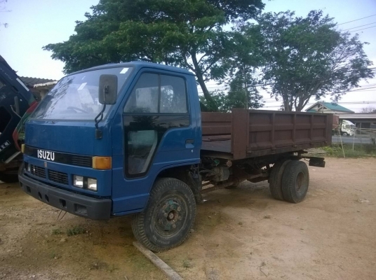 NPRดั้ม รถห้างขายราคาตัดให้พ่อค้าเอาไปทำต่อทำฝาท้ายและฝาหน้าและพ้นสีกะบพก็เสร็จเครื่องดี ครัชซีสวย ทะเบียน ม79 เครื่องยังไม่ได้ลงเล่ม ขายได้ขาย ถ้ายังขายไม่ได้สิ้นเดือนจะไปทำสีกระบะและฝาท้าย