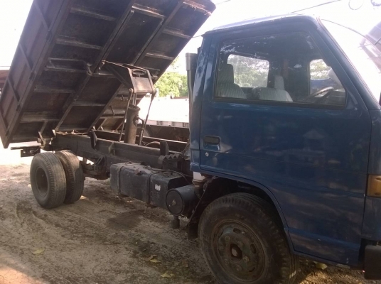 NPRดั้ม รถห้างขายราคาตัดให้พ่อค้าเอาไปทำต่อทำฝาท้ายและฝาหน้าและพ้นสีกะบพก็เสร็จเครื่องดี ครัชซีสวย ทะเบียน ม79 เครื่องยังไม่ได้ลงเล่ม ขายได้ขาย ถ้ายังขายไม่ได้สิ้นเดือนจะไปทำสีกระบะและฝาท้าย