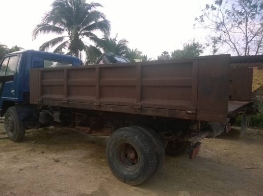 NPRดั้ม รถห้างขายราคาตัดให้พ่อค้าเอาไปทำต่อทำฝาท้ายและฝาหน้าและพ้นสีกะบพก็เสร็จเครื่องดี ครัชซีสวย ทะเบียน ม79 เครื่องยังไม่ได้ลงเล่ม ขายได้ขาย ถ้ายังขายไม่ได้สิ้นเดือนจะไปทำสีกระบะและฝาท้าย