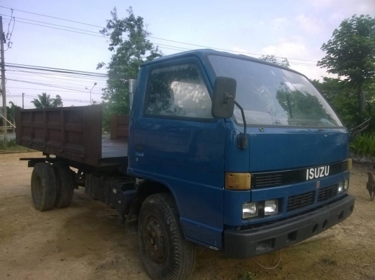 NPRดั้ม รถห้างขายราคาตัดให้พ่อค้าเอาไปทำต่อทำฝาท้ายและฝาหน้าและพ้นสีกะบพก็เสร็จเครื่องดี ครัชซีสวย ทะเบียน ม79 เครื่องยังไม่ได้ลงเล่ม ขายได้ขาย ถ้ายังขายไม่ได้สิ้นเดือนจะไปทำสีกระบะและฝาท้าย