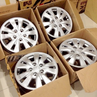 ล้อโตโยต้า อินโนวา 15 นิ้ว 5รู114 ใส่รถได้หลายรุ่น ตจว ส่งได้ครับ