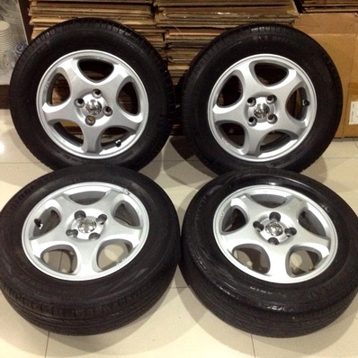 ล้อพร้อมยาง 14 นิ้ว โซลูน่า ใส่ 4รู100 ได้ทุกรุ่น ตจว ส่งได้ครับ  ยาง มิชลิน 185-65-14 ปี 12 ดอกเต็มสวย ยาง บริดสโตน 185-65-14 ปี 10 ดอกเต็มสวย ดูสินค้าที่ถนนสวนผัก ตลิ่งชัน กทม ใกล้ขนส่งที่ต่อใบขับขี่