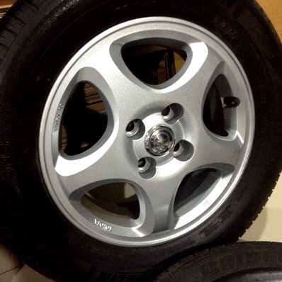 ล้อพร้อมยาง 14 นิ้ว โซลูน่า ใส่ 4รู100 ได้ทุกรุ่น ตจว ส่งได้ครับ  ยาง มิชลิน 185-65-14 ปี 12 ดอกเต็มสวย ยาง บริดสโตน 185-65-14 ปี 10 ดอกเต็มสวย ดูสินค้าที่ถนนสวนผัก ตลิ่งชัน กทม ใกล้ขนส่งที่ต่อใบขับขี่