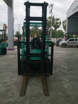 เครื่องดีเซลล ขนาด 2.5 ตัน  เสายกสูง 4 เมตร