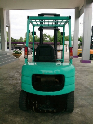 เครื่องดีเซลล ขนาด 2.5 ตัน  เสายกสูง 4 เมตร