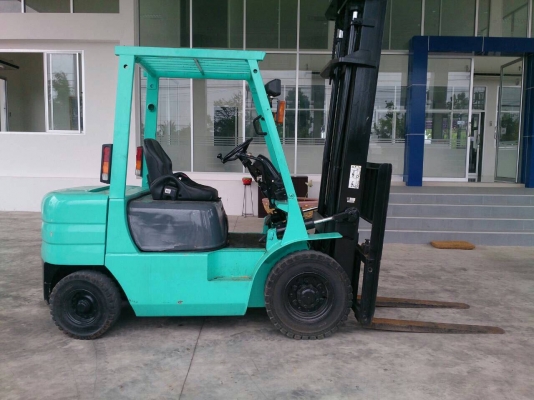 เครื่องดีเซลล ขนาด 2.5 ตัน  เสายกสูง 4 เมตร