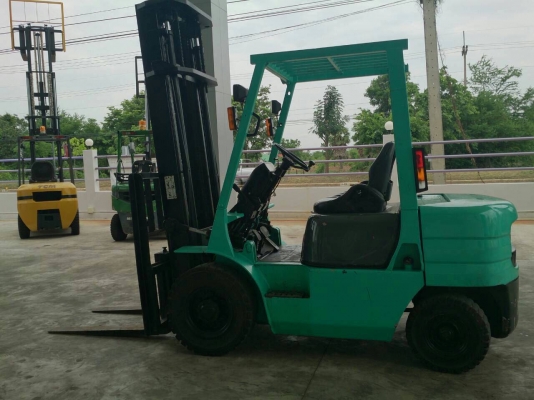 เครื่องดีเซลล ขนาด 2.5 ตัน  เสายกสูง 4 เมตร