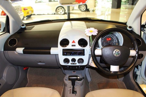 Volkswagen New Bettle Cabriolet เปิดประทุน ไมเนอร์เชน ตัวสุดท้ายก่อนเปลี่ยนโฉม สีฟ้า พาสเทล หายาก รถจดปี 2012