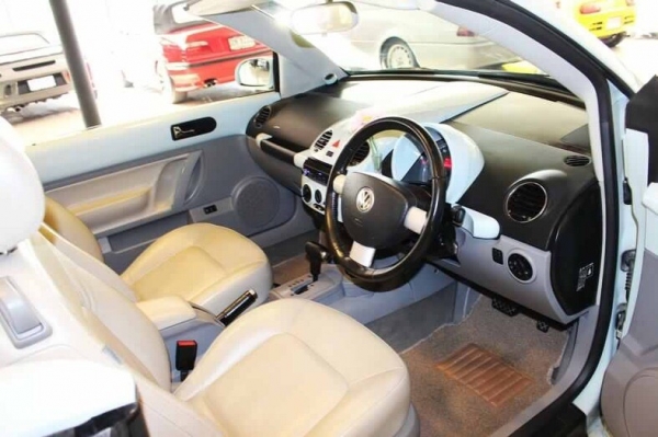 Volkswagen New Bettle Cabriolet เปิดประทุน ไมเนอร์เชน ตัวสุดท้ายก่อนเปลี่ยนโฉม สีฟ้า พาสเทล หายาก รถจดปี 2012