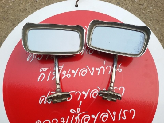 ขายกระจกหนีบประตู ครับ ใส่รถยนต์โบราณ มีรูปครับ