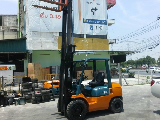 TOYOTA 7FD30 ขนาด3ตัน เสาสูง4เมตร เกียร์ออร์โต้ เครื่องยนต์ดีเซล2Z ยางตันใหม่4เส้น รับประกันเครื่องเกียร์3เดือน ราคาต่อรองได้0816161541