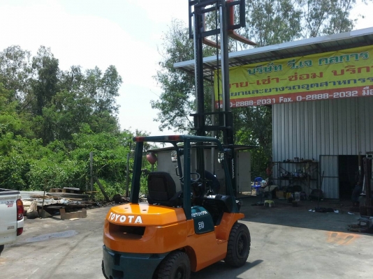 TOYOTA 7FD30 ขนาด3ตัน เสาสูง4เมตร เกียร์ออร์โต้ เครื่องยนต์ดีเซล2Z ยางตันใหม่4เส้น รับประกันเครื่องเกียร์3เดือน ราคาต่อรองได้0816161541