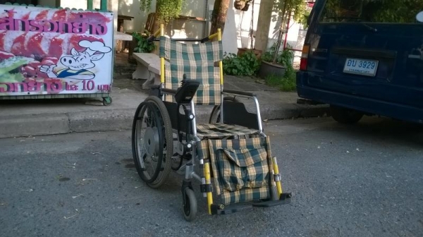 วิลแชร์ไฟฟ้าแบบพับได้พกพาสะดวก สำหรับผู้สูงวัย หรือผู้พิการ