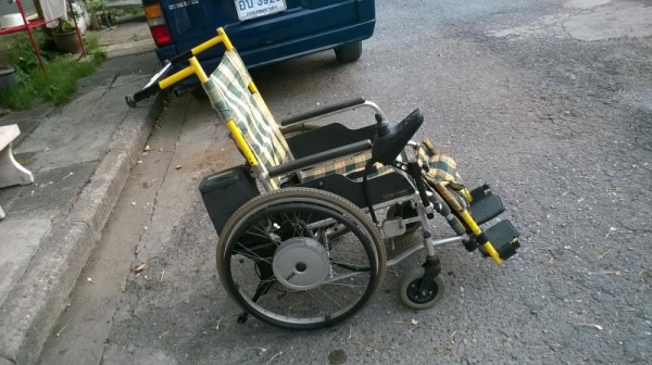 วิลแชร์ไฟฟ้าแบบพับได้พกพาสะดวก สำหรับผู้สูงวัย หรือผู้พิการ