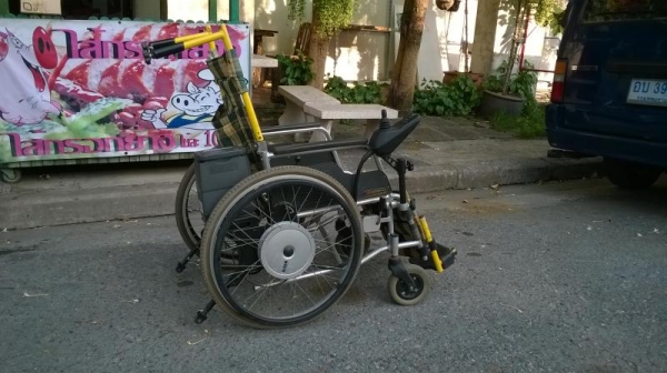 วิลแชร์ไฟฟ้าแบบพับได้พกพาสะดวก สำหรับผู้สูงวัย หรือผู้พิการ