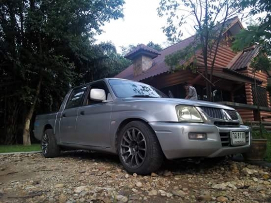 สตราด้า4ประตูเครื่อง2800ออโต้ สตราด้า4ประตูเครื่อง2800ออโต้