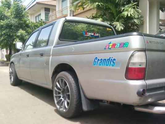 สตราด้า4ประตูเครื่อง2800ออโต้ สตราด้า4ประตูเครื่อง2800ออโต้