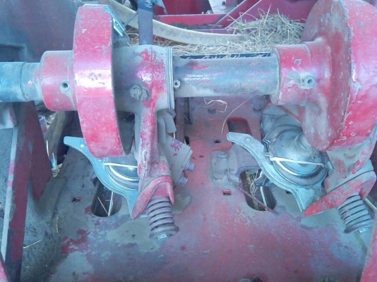 ขาย เครื่องอัดฟาง แมสซี่ 124 ป้ายเหลือง ใช้งาน 2 ปี ขาย เครื่องอัดฟาง แมสซี่ 124 ป้ายเหลือง ใช้งาน 2 ปี