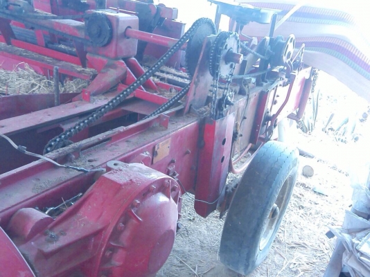 ขาย เครื่องอัดฟาง แมสซี่ 124 ป้ายเหลือง ใช้งาน 2 ปี ขาย เครื่องอัดฟาง แมสซี่ 124 ป้ายเหลือง ใช้งาน 2 ปี