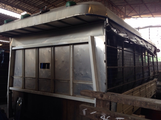 ขายกระบะ รถ 6 ล้อ ยาว 4.10 เมตร กว้าง 2.10 เมตร คานกว้าง 70 ซ.ม.