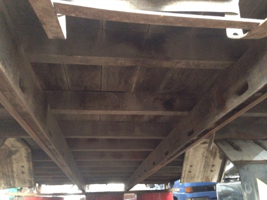 ขายกระบะ รถ 6 ล้อ ยาว 4.10 เมตร กว้าง 2.10 เมตร คานกว้าง 70 ซ.ม.