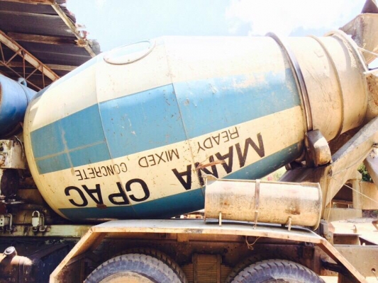 โม่ปูน 6 คิว ครบชุด สวยๆพร้อมใช้ สภาพดี จะยกลงจากรถ NISSAN UD