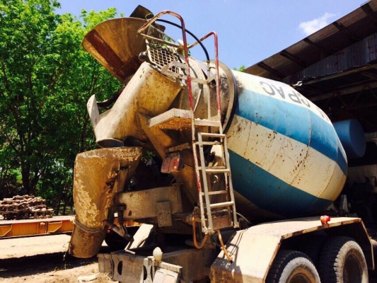 โม่ปูน 6 คิว ครบชุด สวยๆพร้อมใช้ สภาพดี จะยกลงจากรถ NISSAN UD