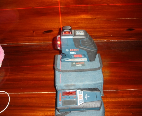 ขายเลเซอร์กำหนดแนวเส้น BOSCH รุ่น GLL 3-80 P + เครื่อง LR2
