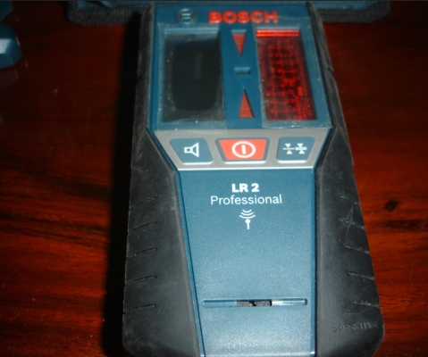 ขายเลเซอร์กำหนดแนวเส้น BOSCH รุ่น GLL 3-80 P + เครื่อง LR2