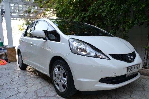 JAZZ ปี 2008  สีขาว มือแรกออกห้าง