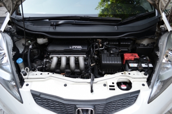 JAZZ ปี 2008 สีขาว มือแรกออกห้าง JAZZ ปี 2008 สีขาว มือแรกออกห้าง