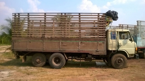 ขายรถล่อง 10 ล้อ เพลาเดียว KT925 วางหัว F18 เครื่อง EH700 168 แรงม้า คัสซีสวยตลอดเส้น พวงมาลัยพาวเวอร์ ทะเบียนพร้อมโอนครับ