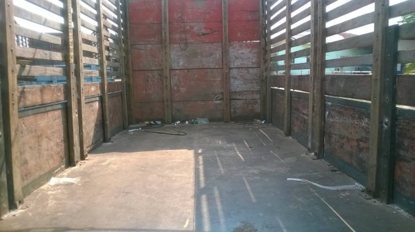 ขายรถล่อง 10 ล้อ เพลาเดียว KT925 วางหัว F18 เครื่อง EH700 168 แรงม้า คัสซีสวยตลอดเส้น พวงมาลัยพาวเวอร์ ทะเบียนพร้อมโอนครับ