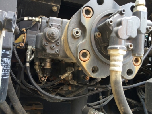 Sumitomo SH200-5 ปี 2010 อยากขายตัดในราคาถูกมาก รบกวนโทรสอบถามนะครับ