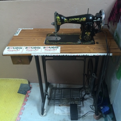 ขออนุญาติขายจักรเย็บผ้าพร้อมขา