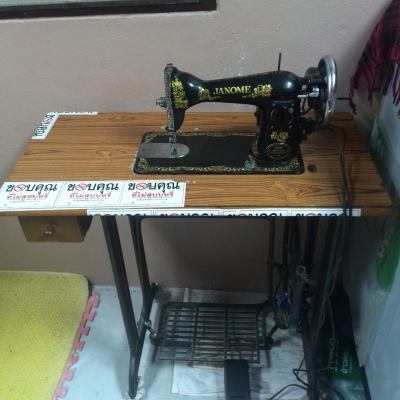 ขออนุญาติขายจักรเย็บผ้าพร้อมขา