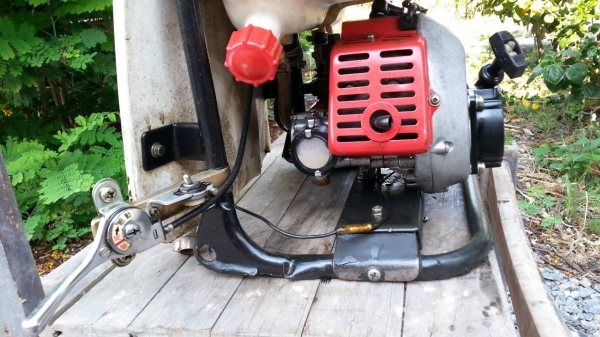 เครื่องพ่นยาสะพายบ่า MITSUBISHI T130 เครื่องพ่นยาสะพายบ่า MITSUBISHI T130