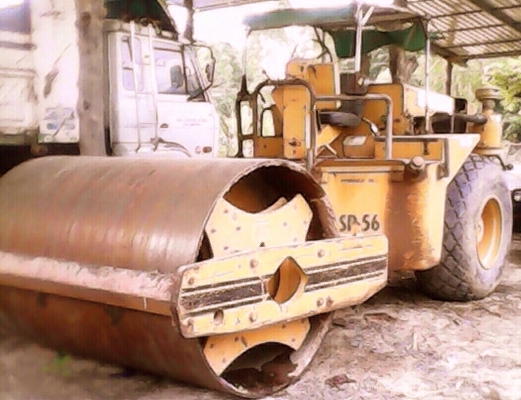 INGERSOLL RAND SP-56 รถบดสั่นสะเทือนเพลาเดียว รถสภาพดีเดิมๆดีพร้อมใช้งานได้เลยครับ เอวสลักแน่นดีไม่มีหลวม เครื่องยนต์เดิมปั๊มเดิมทำงานได้คล่องแคล่วสุดๆ ระบบควบคุมไฮดรอลิกส์ใช้งานได้ดีทุกชิ้นครับไม่มีปัญหา ช่วงล่างแน่น ยางสภาพดีประมาณ 65\% พร้อมใช้งาน เอกสา