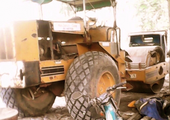 INGERSOLL RAND SP-56 รถบดสั่นสะเทือนเพลาเดียว รถสภาพดีเดิมๆดีพร้อมใช้งานได้เลยครับ เอวสลักแน่นดีไม่มีหลวม เครื่องยนต์เดิมปั๊มเดิมทำงานได้คล่องแคล่วสุดๆ ระบบควบคุมไฮดรอลิกส์ใช้งานได้ดีทุกชิ้นครับไม่มีปัญหา ช่วงล่างแน่น ยางสภาพดีประมาณ 65\% พร้อมใช้งาน เอกสา INGERSOLL RAND SP-56 รถบดสั่นสะเทือนเพลาเดียว รถสภาพดีเดิมๆดีพร้อมใช้งานได้เลยครับ เอวสลักแน่นดีไม่มีหลวม เครื่องยนต์เดิมปั๊มเดิมทำงานได้คล่องแคล่วสุดๆ ระบบควบคุมไฮดรอลิกส์ใช้งานได้ดีทุกชิ้นครับไม่มีปัญหา ช่วงล่างแน่น ยางสภาพดีประมาณ 65\% พร้อมใช้งาน เอกสา