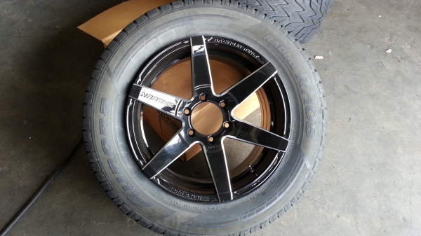 แม็กใหม่ขอบ18หน้า9.5 หลัง10.5  พร้อมยาง265/60/18;ปี11 ดอกเต็มๆ