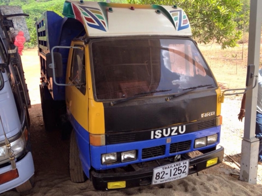 ขายครับ ดั้มกระป๋อง ดั้ม3คิว  ประกอบ100แรง  รถห้างแท้  เกียร์สั้น  รถสวยพร้อมใช้งาน  เอกสารพร้อมโอน  ราคา255000  สนใจด่วนนะครับ