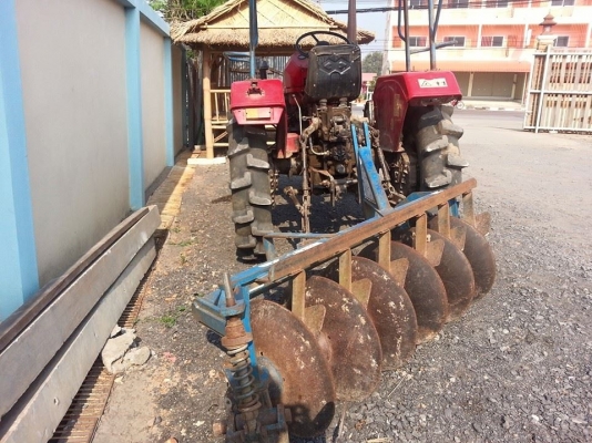 แทกเตอร์ ยูเอ็มไทซันเพาเวอร์ 354  4 WD พร้อมผาน 6 ราคา 68000 ครับ