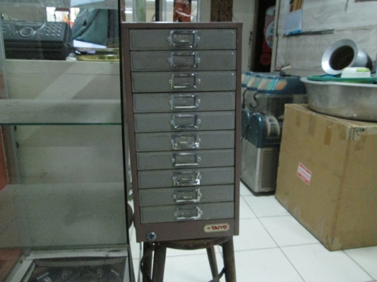 ตู้ล็อกเกอร์  มีหลายชั้น   ขายถูก  แข็งแรง  ขาย1200บาท