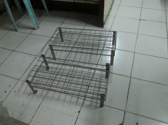 ชั้นแสตนเลส  เอาไว้ใส่อะไร   ผมไม่เข้าใจ  ขายถูกครับ300บาท