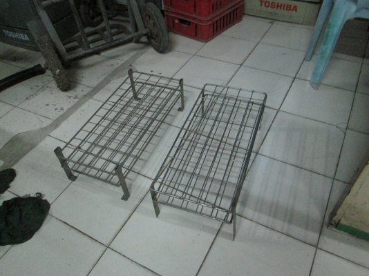 ชั้นแสตนเลส  เอาไว้ใส่อะไร   ผมไม่เข้าใจ  ขายถูกครับ300บาท