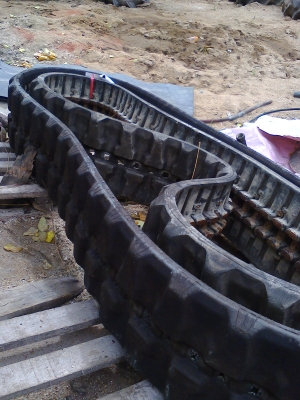 ขายแทร็คยาง pc 30 ราคา  28000 บาท